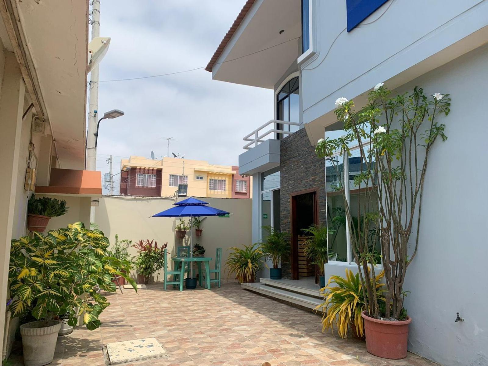 Reef Hostel Manta Exterior photo